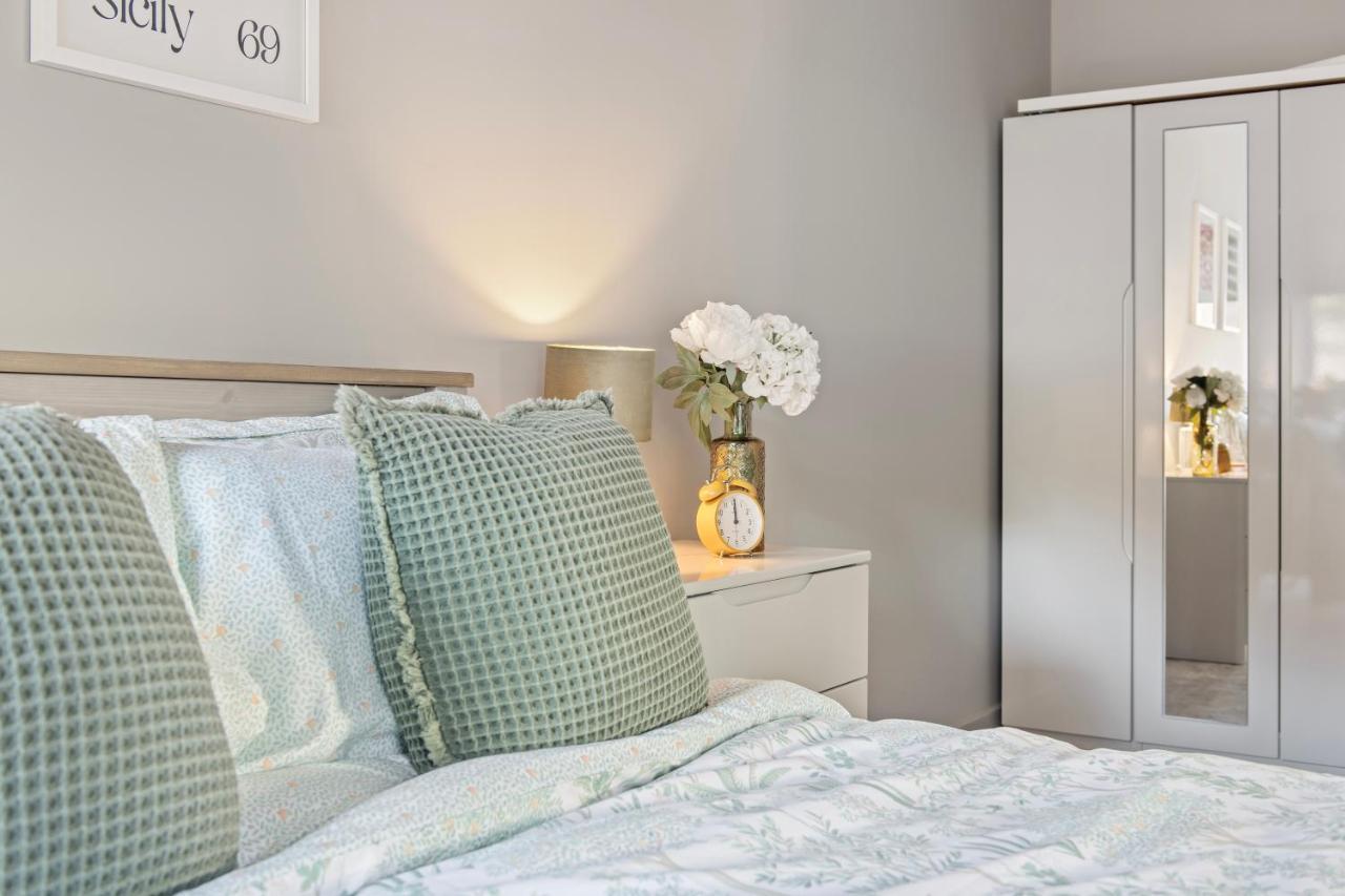 Villa Brand New 1-Bed Flat With Free Parking à Nottingham Extérieur photo